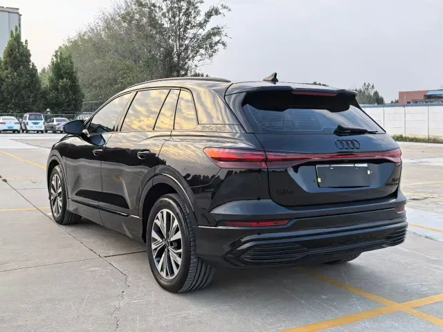 Audi Q5 e-tron — Фото автомобиля 7