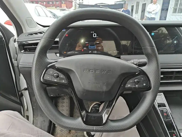 Roewe i5 — Фото автомобиля 10