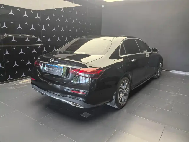 Mercedes-Benz E-Class — Фото автомобиля 4