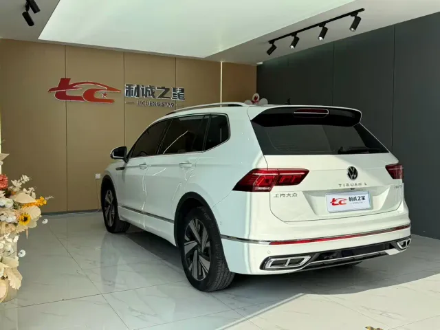 Volkswagen Tiguan L — Фото автомобиля 12