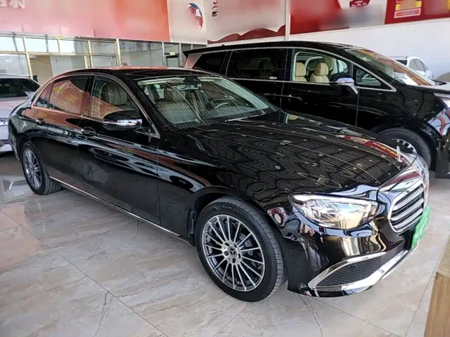 Mercedes-Benz E-Class — Фото автомобиля 3