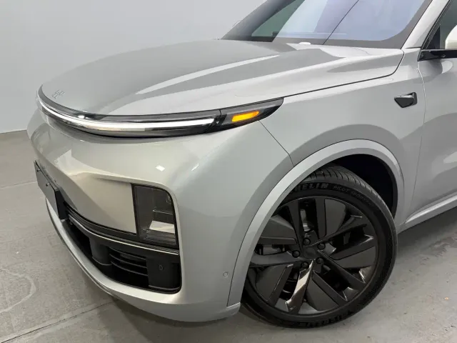 Li Auto L8 — Фото автомобиля 11