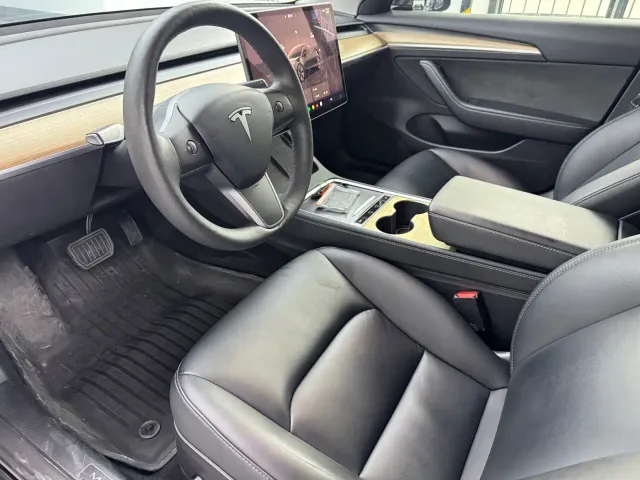 Tesla Model 3 — Фото автомобиля 5
