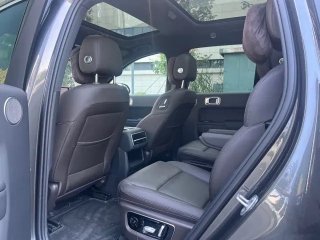Li Auto L8 — Фото автомобиля 9