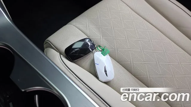 Genesis GV80 — Фото автомобиля 22