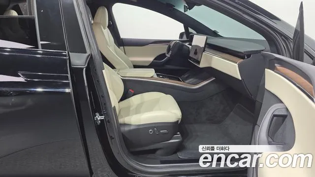 Tesla Model X — Фото автомобиля 26