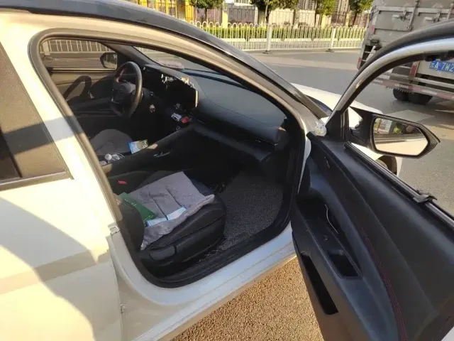 Hyundai Elantra — Фото автомобиля 16
