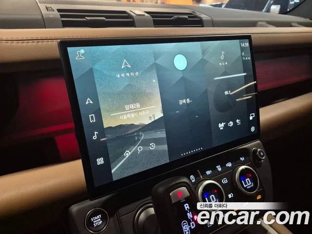 Land Rover Defender — Фото автомобиля 10