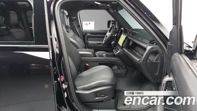 Land Rover Defender — Фото автомобиля 11