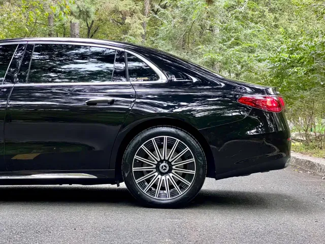 Mercedes-Benz E-Class — Фото автомобиля 16