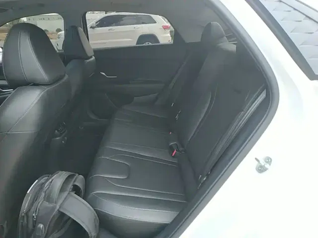 Hyundai Elantra — Фото автомобиля 16