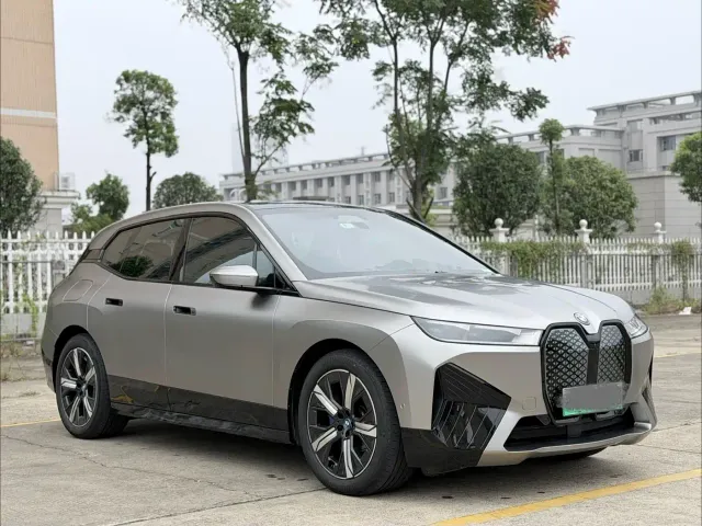 BMW iX — Фото автомобиля 3