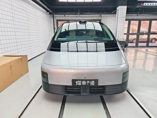 Li Auto MEGA — Фото автомобиля 2