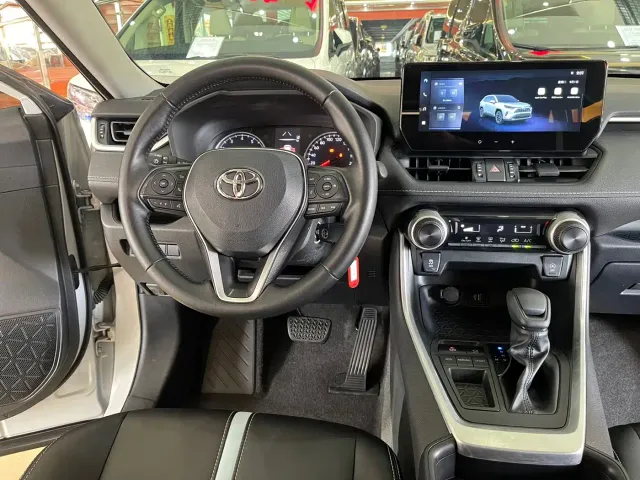 Toyota RAV4 — Фото автомобиля 14