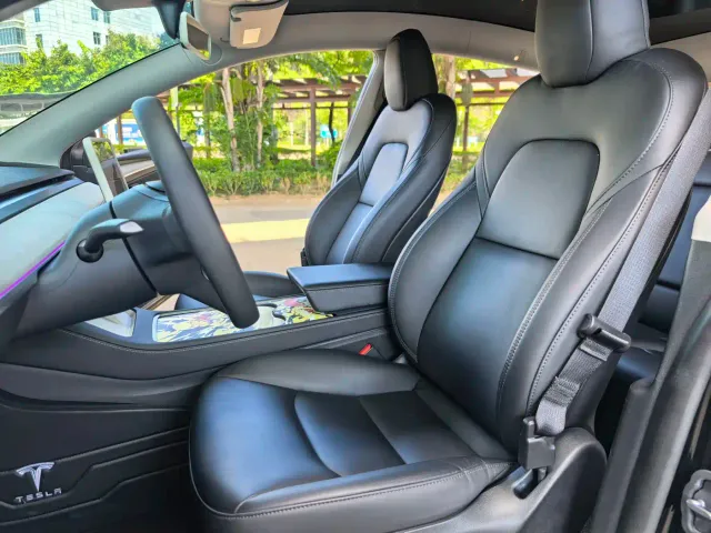 Tesla Model Y — Фото автомобиля 5