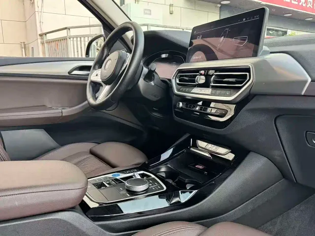 BMW iX3 — Фото автомобиля 8