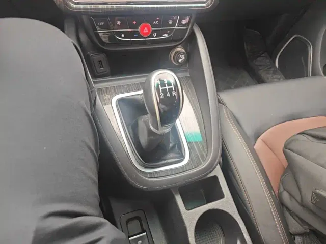 SWM Motor SWM X7 — Фото автомобиля 13