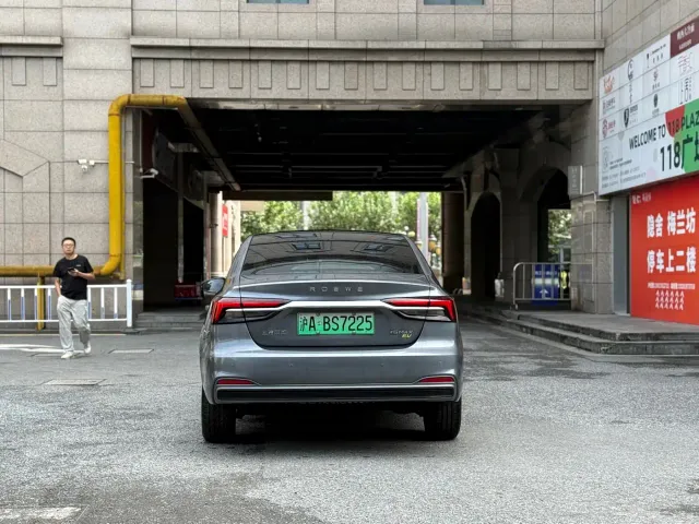 Roewe i6 MAX EV — Фото автомобиля 8