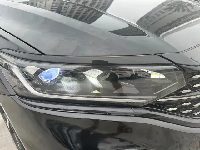 Volkswagen Passat — Фото автомобиля 14