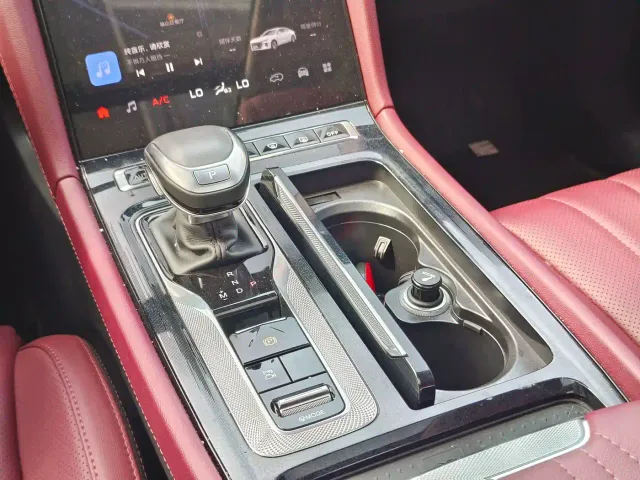 Hongqi Hongqi H5 2024 2.0T Automatic Smart Connect Flag Smooth Edition — Фото автомобиля 9