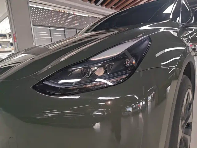 Tesla Model Y — Фото автомобиля 23