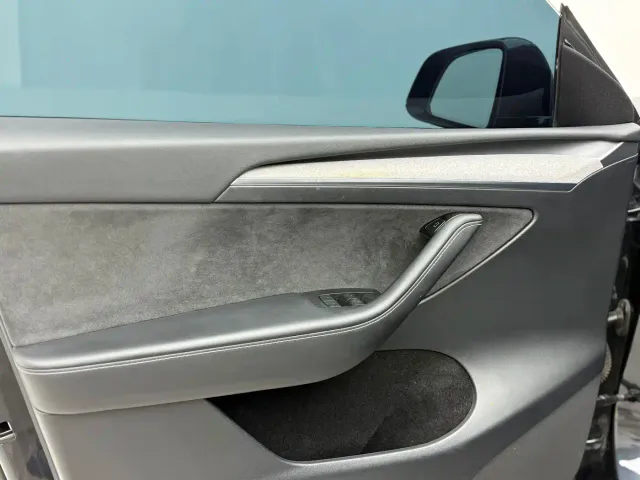 Tesla Model Y — Фото автомобиля 16