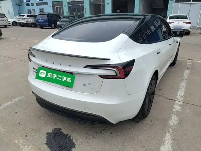 Tesla Model 3 — Фото автомобиля 6