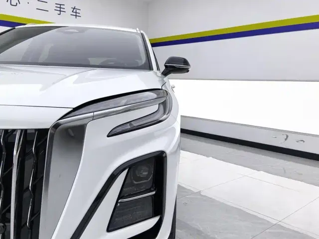 Hongqi HS3 — Фото автомобиля 5