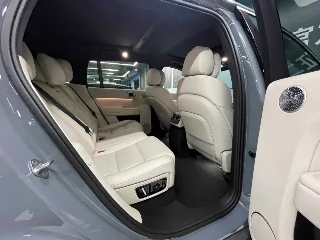 Li Auto L7 — Фото автомобиля 13