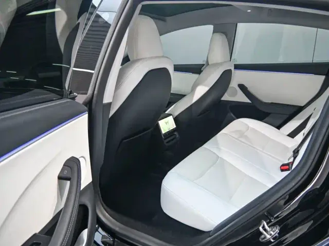 Tesla Model 3 — Фото автомобиля 15