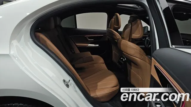 Mercedes-Benz E-Class — Фото автомобиля 11