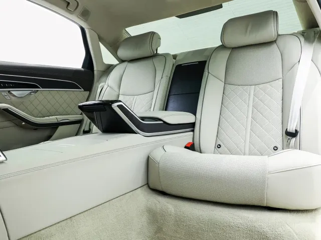 Audi A8 — Фото автомобиля 10