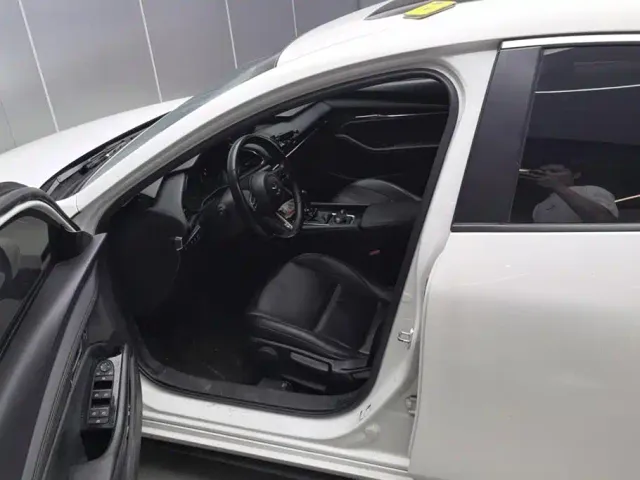 Mazda Axela — Фото автомобиля 9
