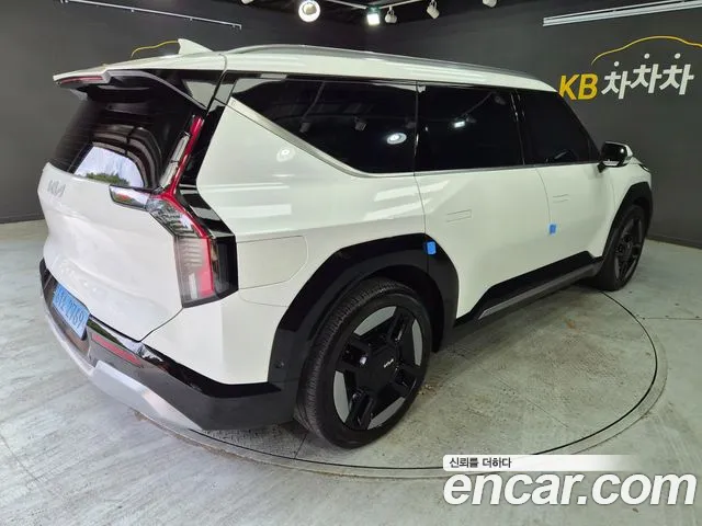 Kia EV9 — Фото автомобиля 6