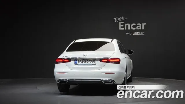 Mercedes-Benz E-Class — Фото автомобиля 4
