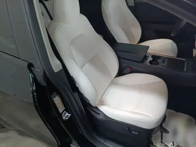 Tesla Model Y — Фото автомобиля 24