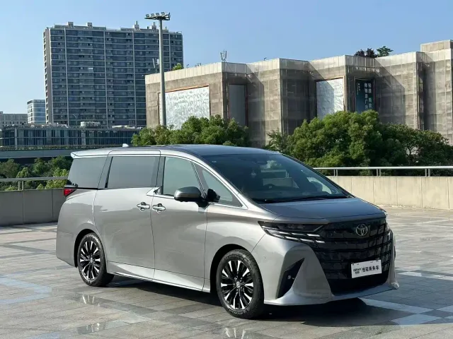 Toyota Alphard — Фото автомобиля 3