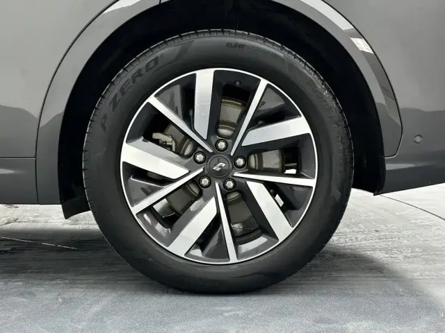 Li Auto L7 — Фото автомобиля 30