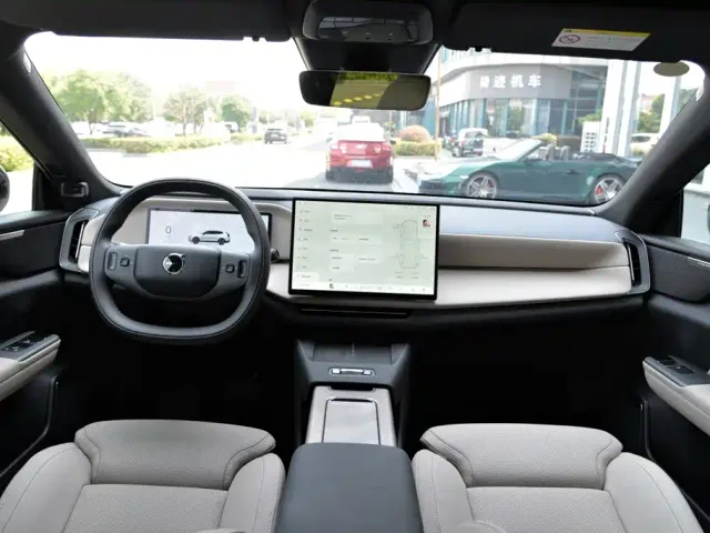 Volvo XC70 Plug-in Hybrid — Фото автомобиля 9