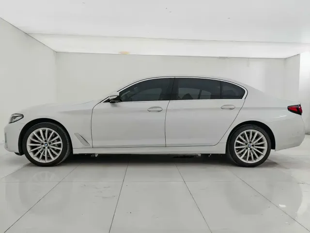 BMW 5 Series — Фото автомобиля 8