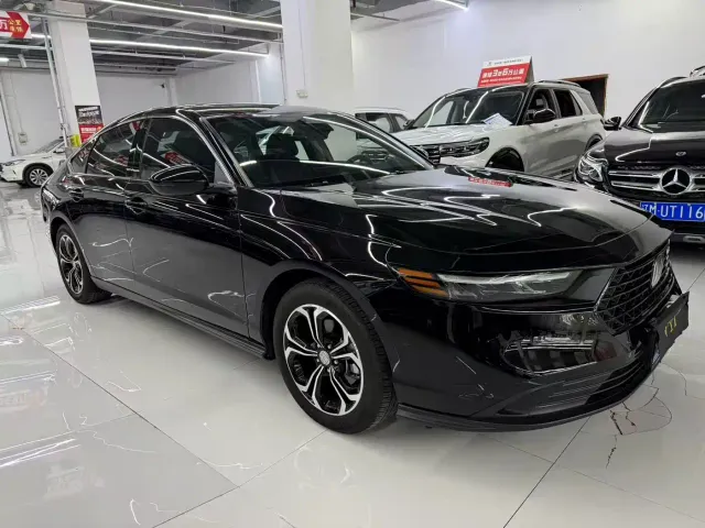 Honda Accord — Фото автомобиля 3