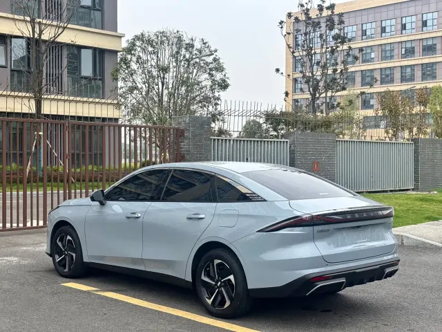 Geely Galaxy L6 — Фото автомобиля 18