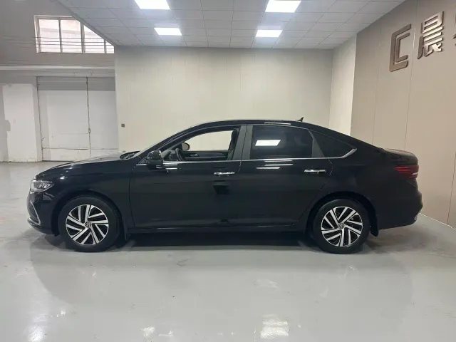 Volkswagen Lavida — Фото автомобиля 7