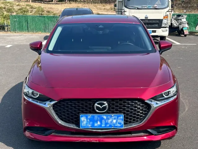 Mazda Axela — Фото автомобиля 2