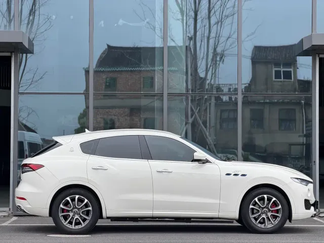 Maserati Levante — Фото автомобиля 3