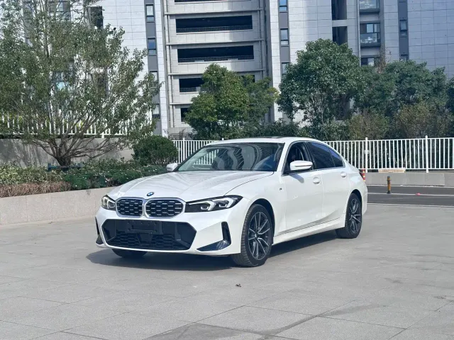 Фотография автомобиля — BMW 3 Series