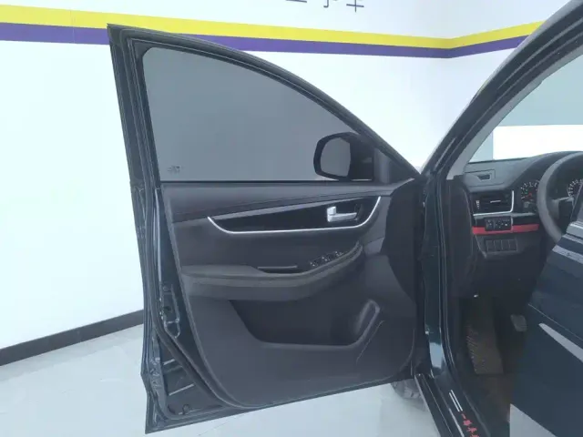 Forthing T5 — Фото автомобиля 7
