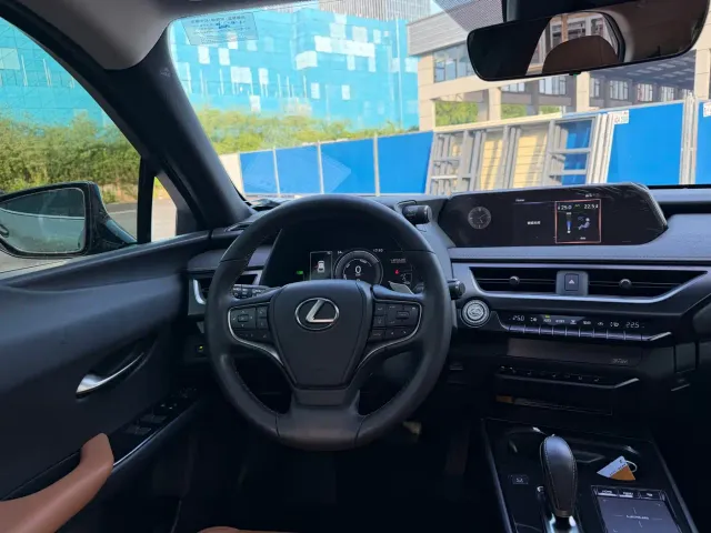 Lexus UX — Фото автомобиля 7