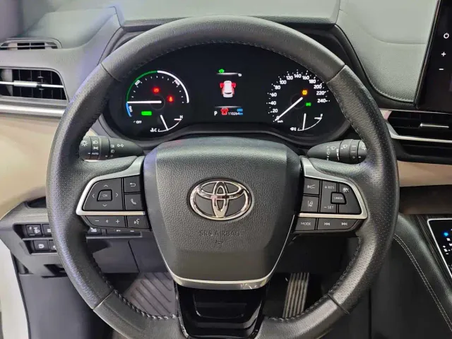 Toyota Sienna — Фото автомобиля 10