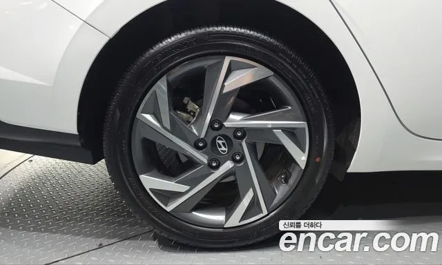 Hyundai Avante — Фото автомобиля 5
